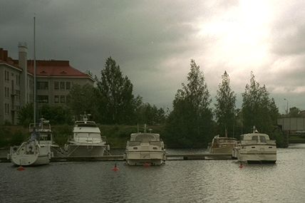 Kylpylähotelli Casinon vierasvenesatama.