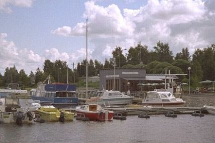 Nilsiän venelaitureita.