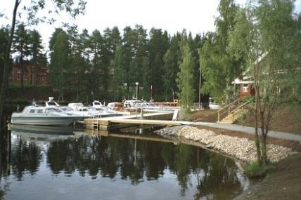 Hotelli Niskakosken tukeva vierasvenelaituri.