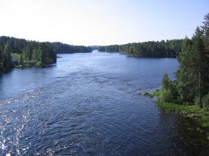 Näkymä Karvion kosken ylittävältä sillalla.