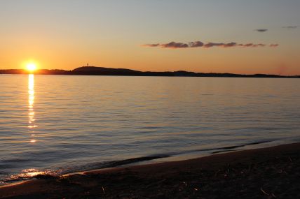 Auringonlasku Hietasalossa.