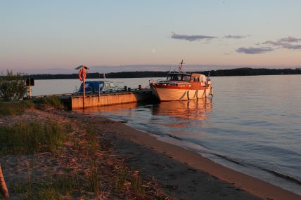 Auringonlasku Hietasalossa.